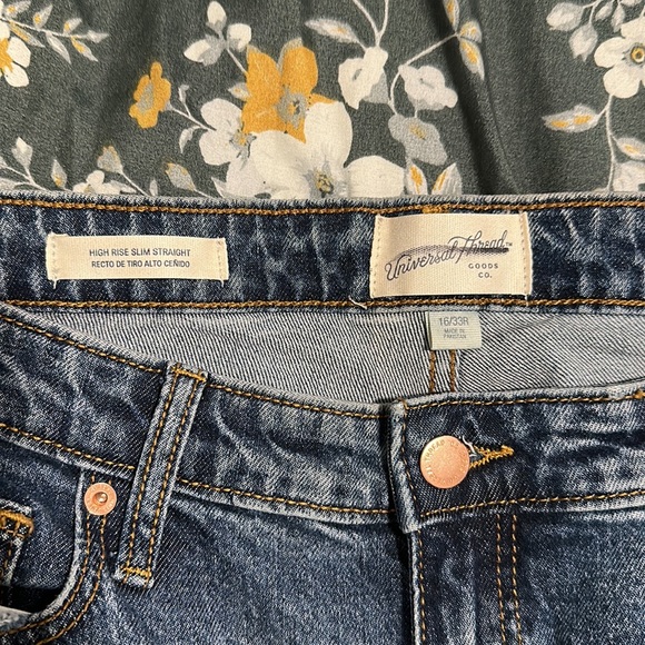 Universal Thread Hi Rise Slim Straight Jean - Picture 2 of 4